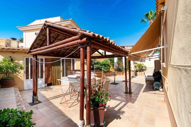 4 soveværelse Villa til salg i La Nucia med swimmingpool garage - € 549.000 (Ref: 9881893)