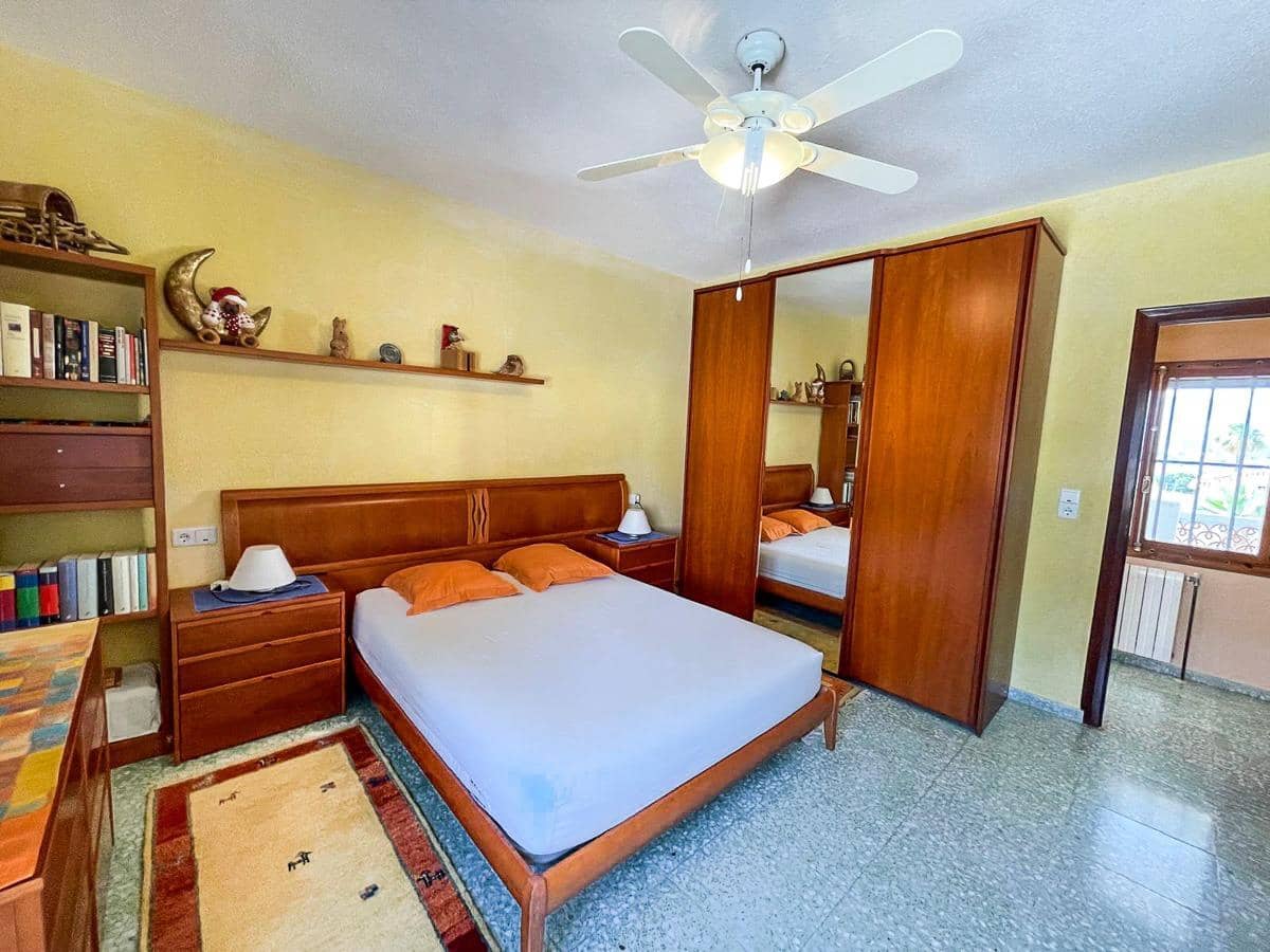4 sypialnia Willa na sprzedaż w Alfaz del Pi / L'Alfas del Pi z basenem garażem - 950 000 € (Ref: 9915768)