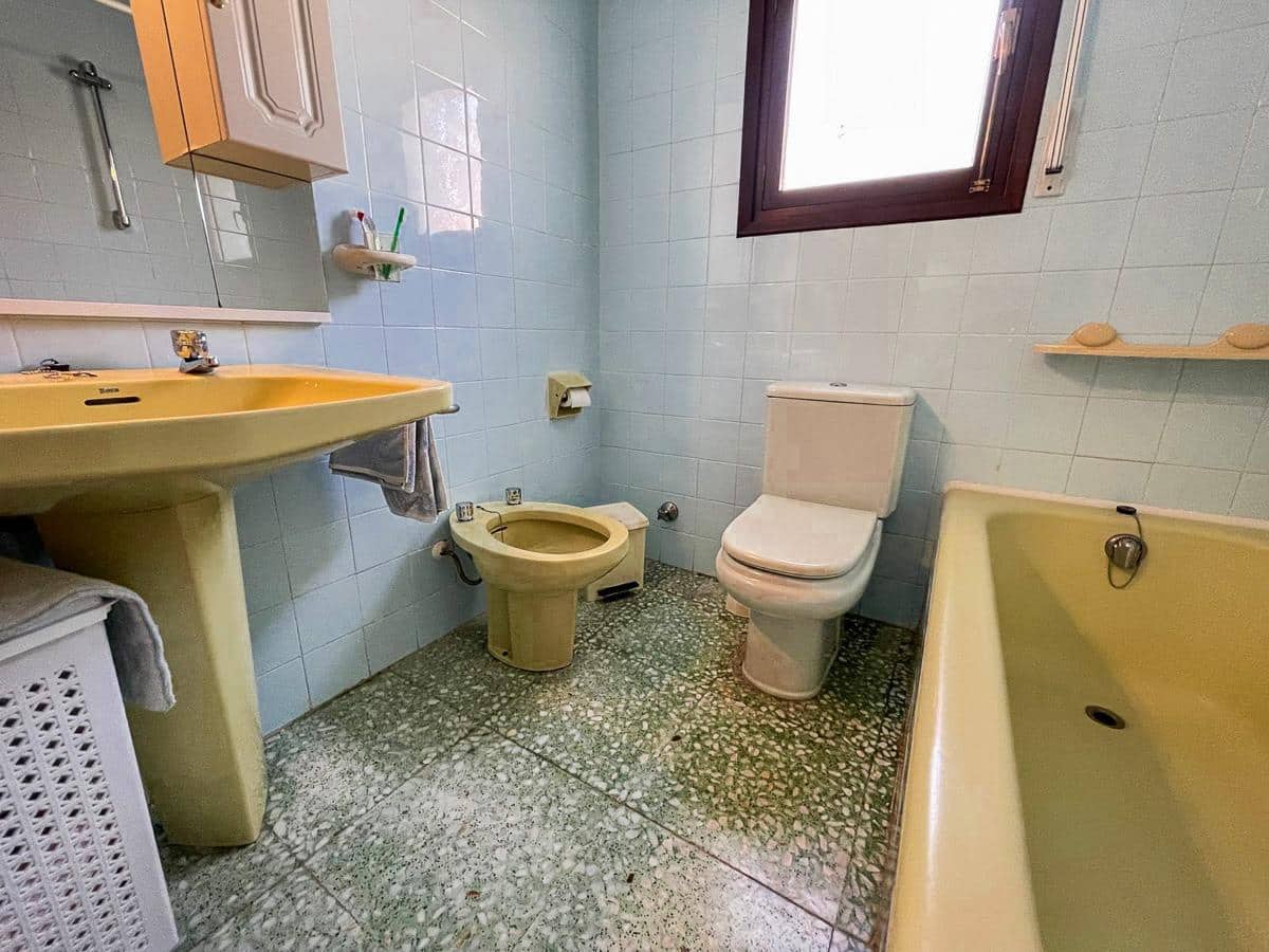 4 sypialnia Willa na sprzedaż w Alfaz del Pi / L'Alfas del Pi z basenem garażem - 950 000 € (Ref: 9915768)