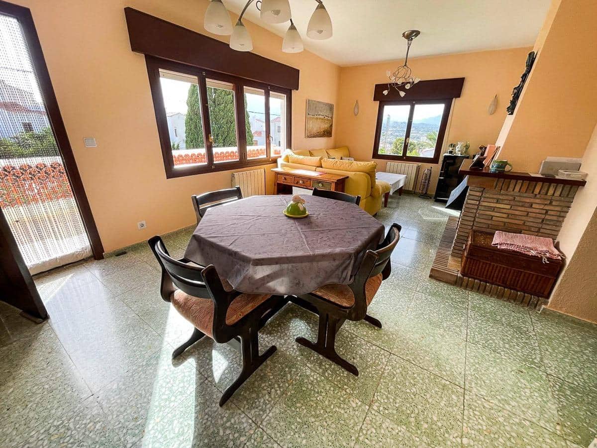 4 sypialnia Willa na sprzedaż w Alfaz del Pi / L'Alfas del Pi z basenem garażem - 950 000 € (Ref: 9915768)