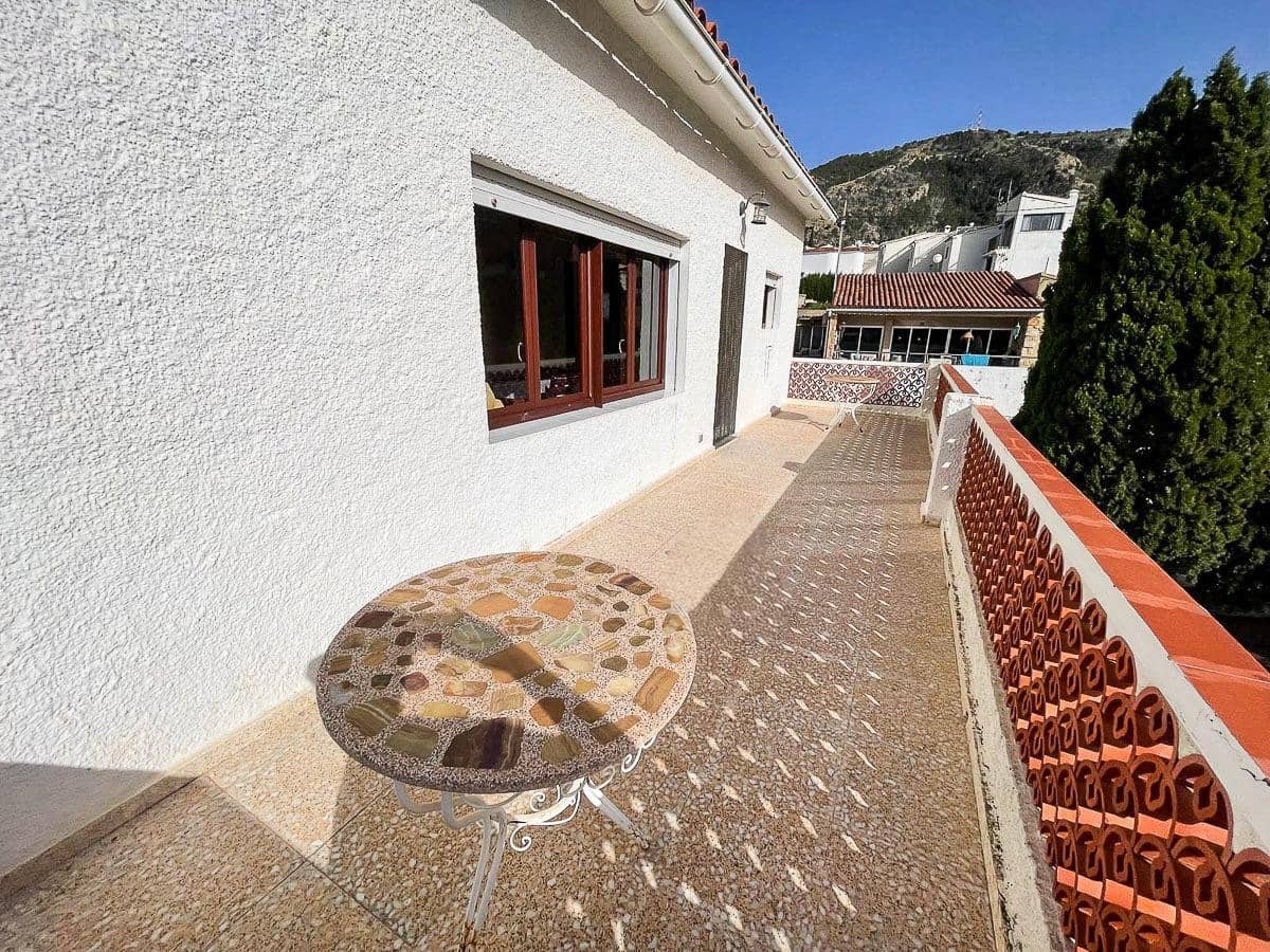 4 sypialnia Willa na sprzedaż w Alfaz del Pi / L'Alfas del Pi z basenem garażem - 950 000 € (Ref: 9915768)