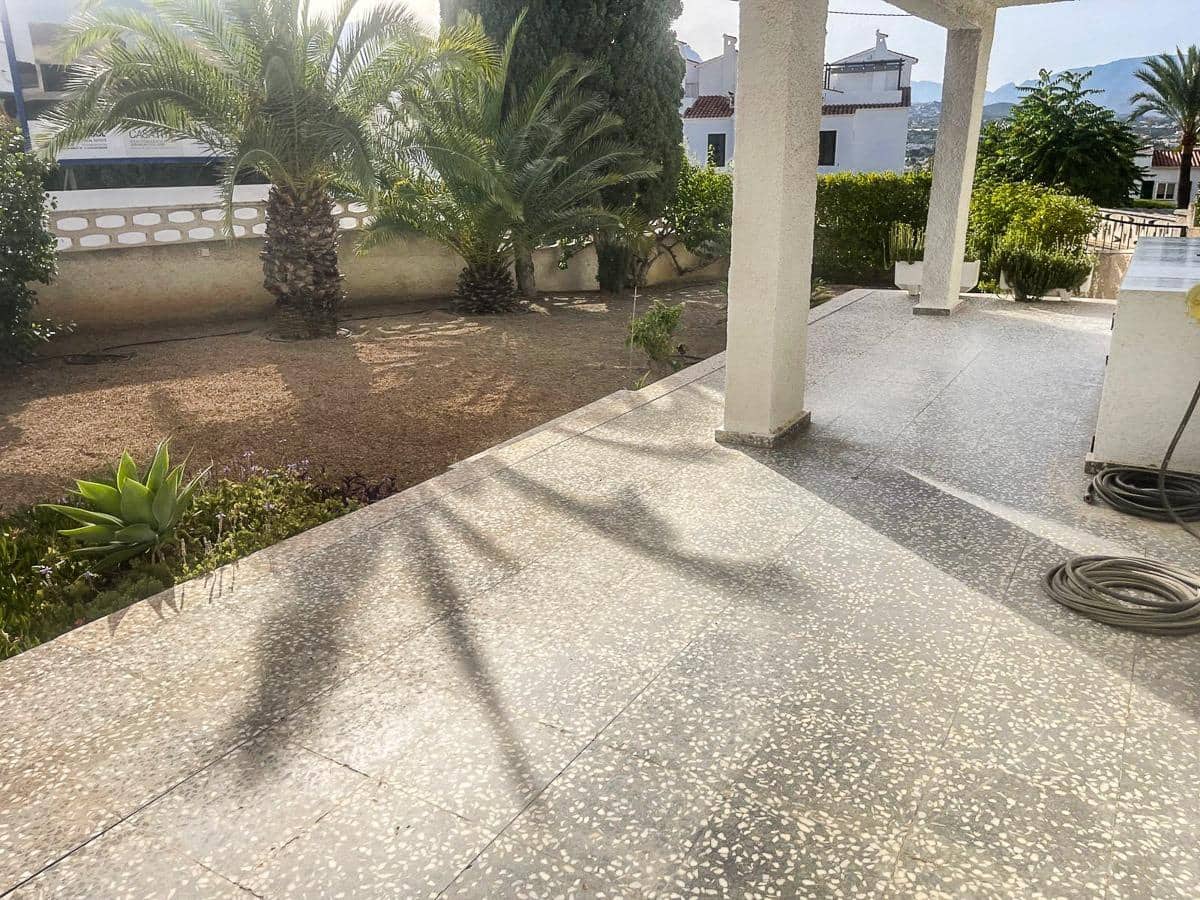 4 sypialnia Willa na sprzedaż w Alfaz del Pi / L'Alfas del Pi z basenem garażem - 950 000 € (Ref: 9915768)