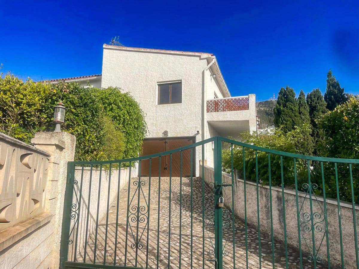 4 sypialnia Willa na sprzedaż w Alfaz del Pi / L'Alfas del Pi z basenem garażem - 950 000 € (Ref: 9915768)