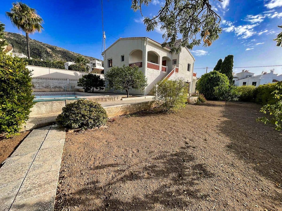4 sypialnia Willa na sprzedaż w Alfaz del Pi / L'Alfas del Pi z basenem garażem - 950 000 € (Ref: 9915768)