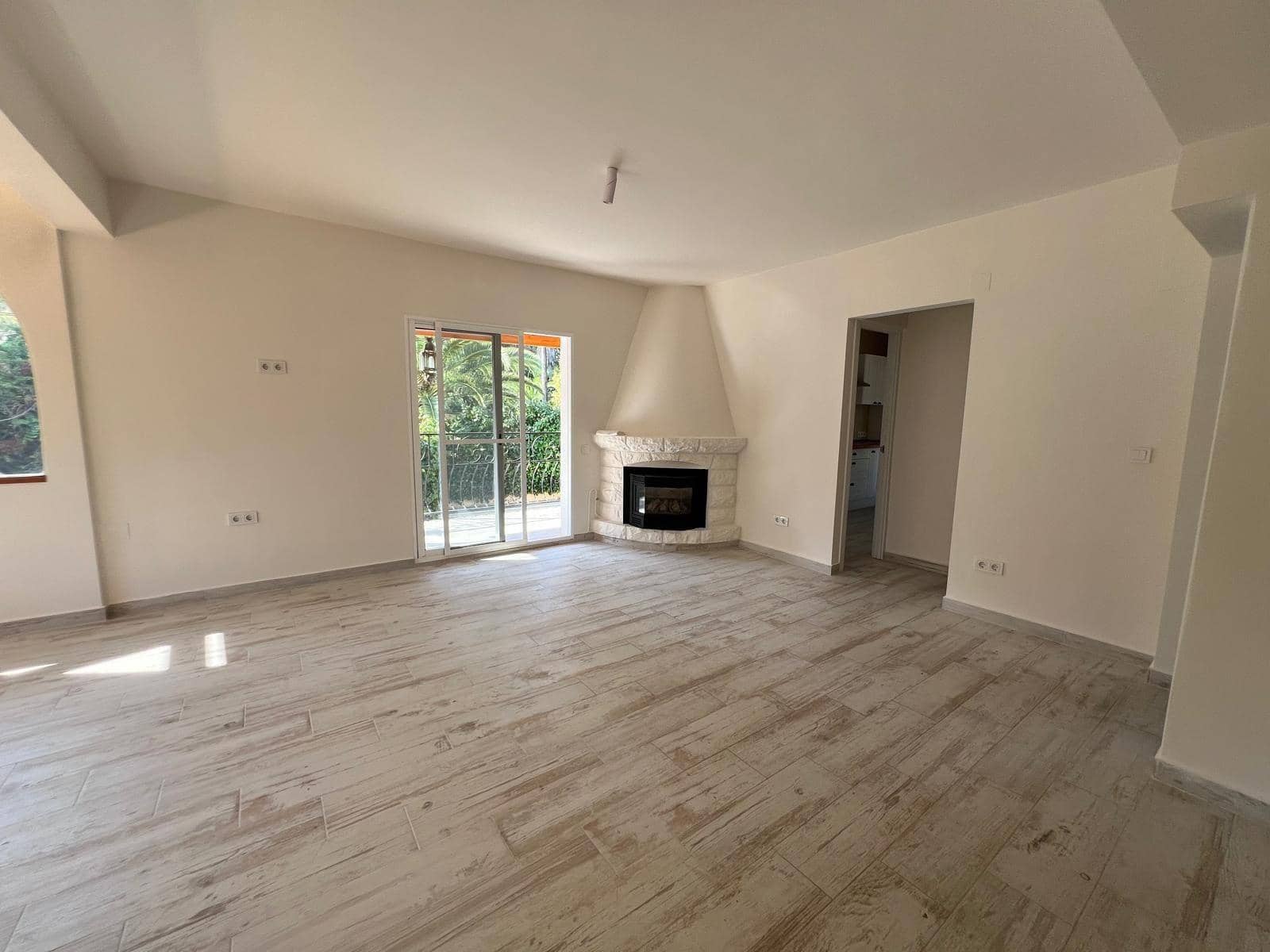 4 bedroom Villa for rent in Albir with pool - € 3,500 (Ref: 9942469)