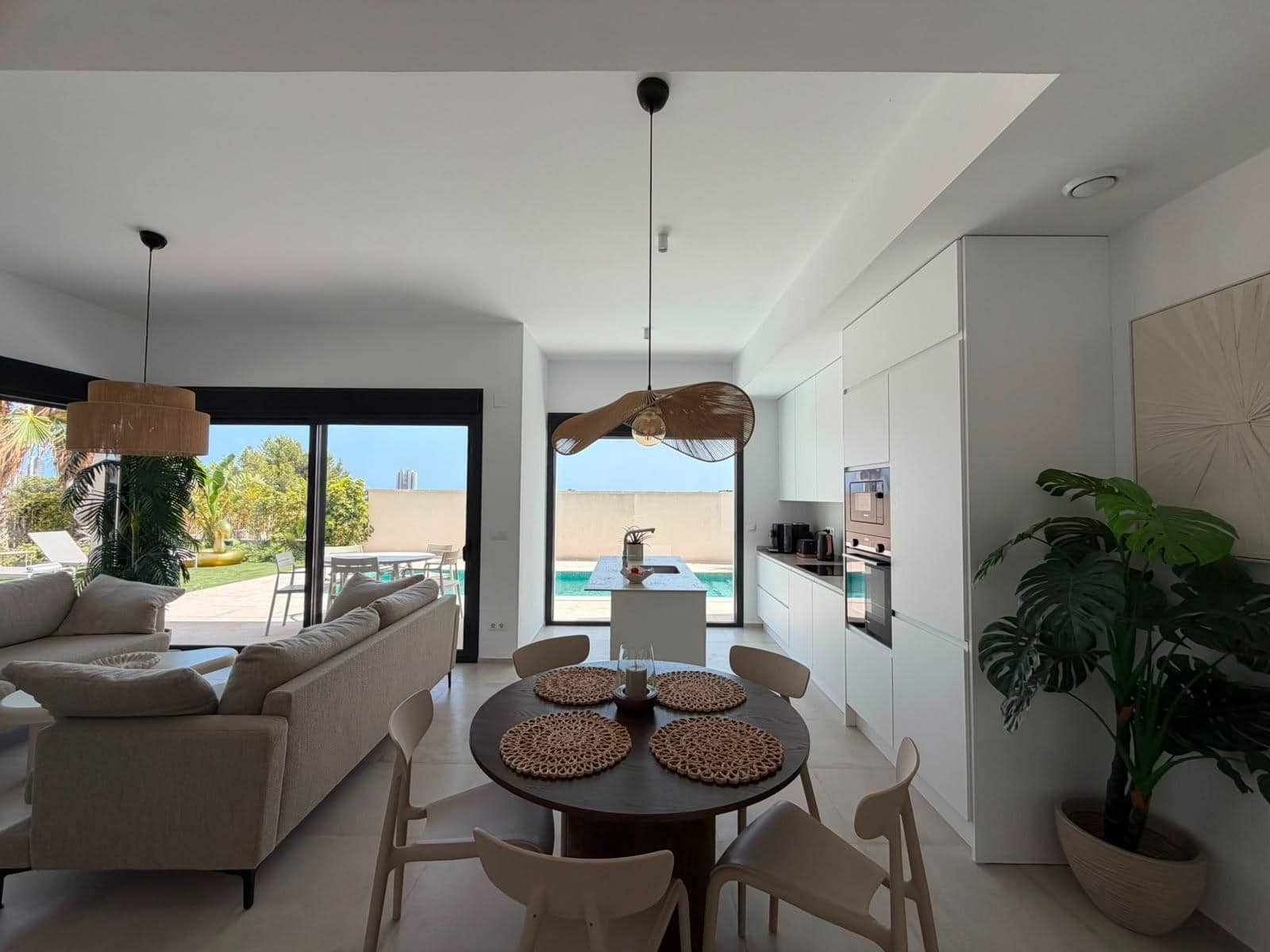 3 bedroom Villa for rent in Finestrat with pool - € 3,500 (Ref: 9973288)
