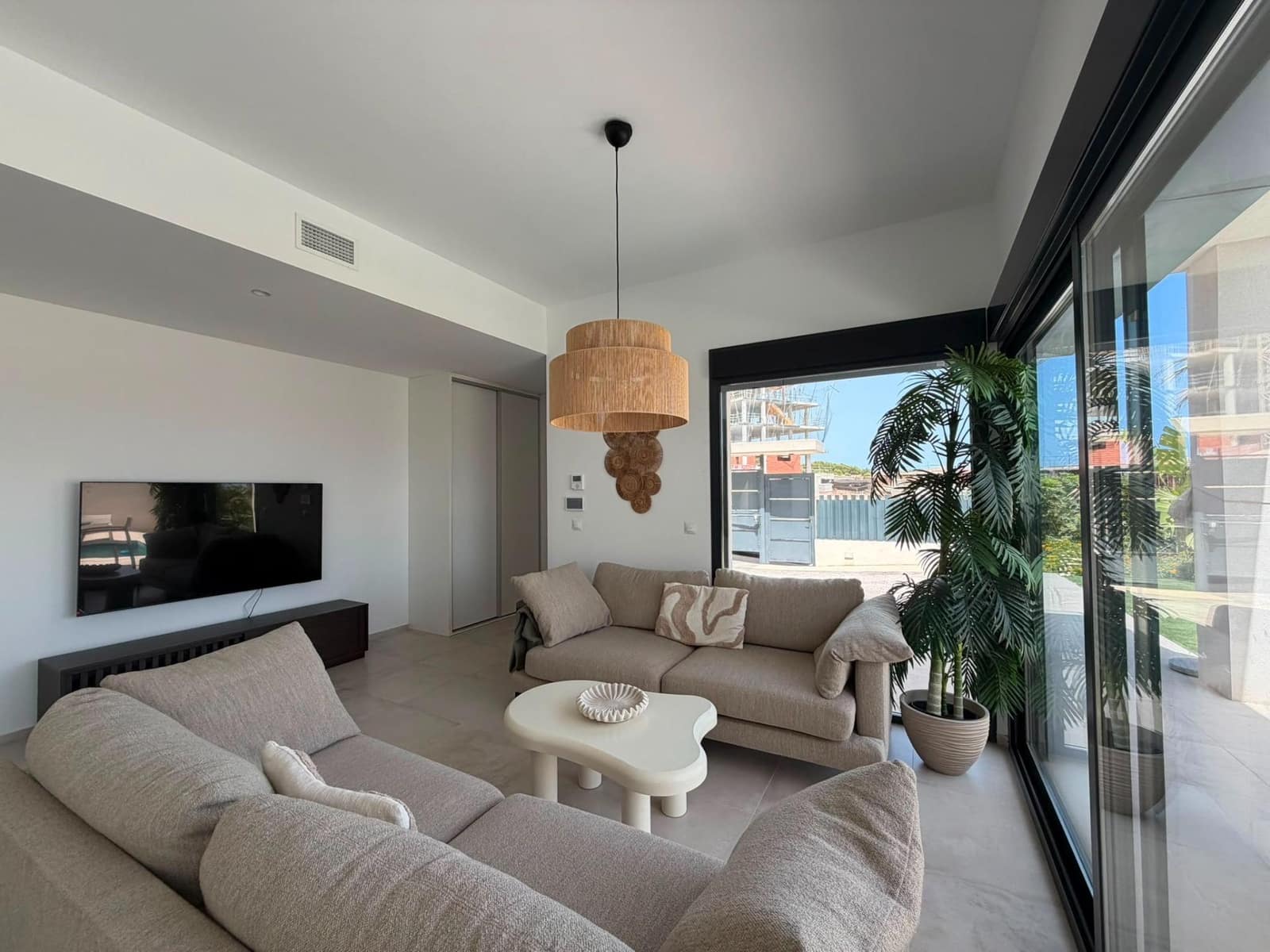 3 bedroom Villa for rent in Finestrat with pool - € 3,500 (Ref: 9973288)