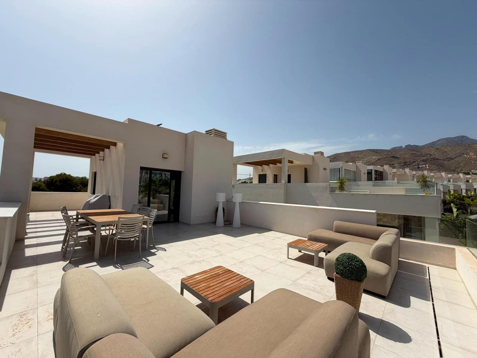 3 bedroom Villa for rent in Finestrat with pool - € 3,500 (Ref: 9973288)