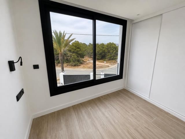 3 soverom Kjedet enebolig til salgs i Alfaz del Pi / L'Alfàs del Pi med svømmebasseng - € 850 000 (Ref: 9979121)
