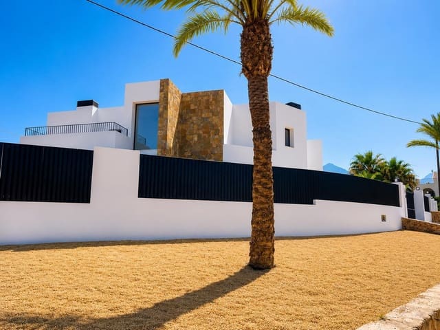 3 soverom Kjedet enebolig til salgs i Alfaz del Pi / L'Alfàs del Pi med svømmebasseng - € 850 000 (Ref: 9979121)