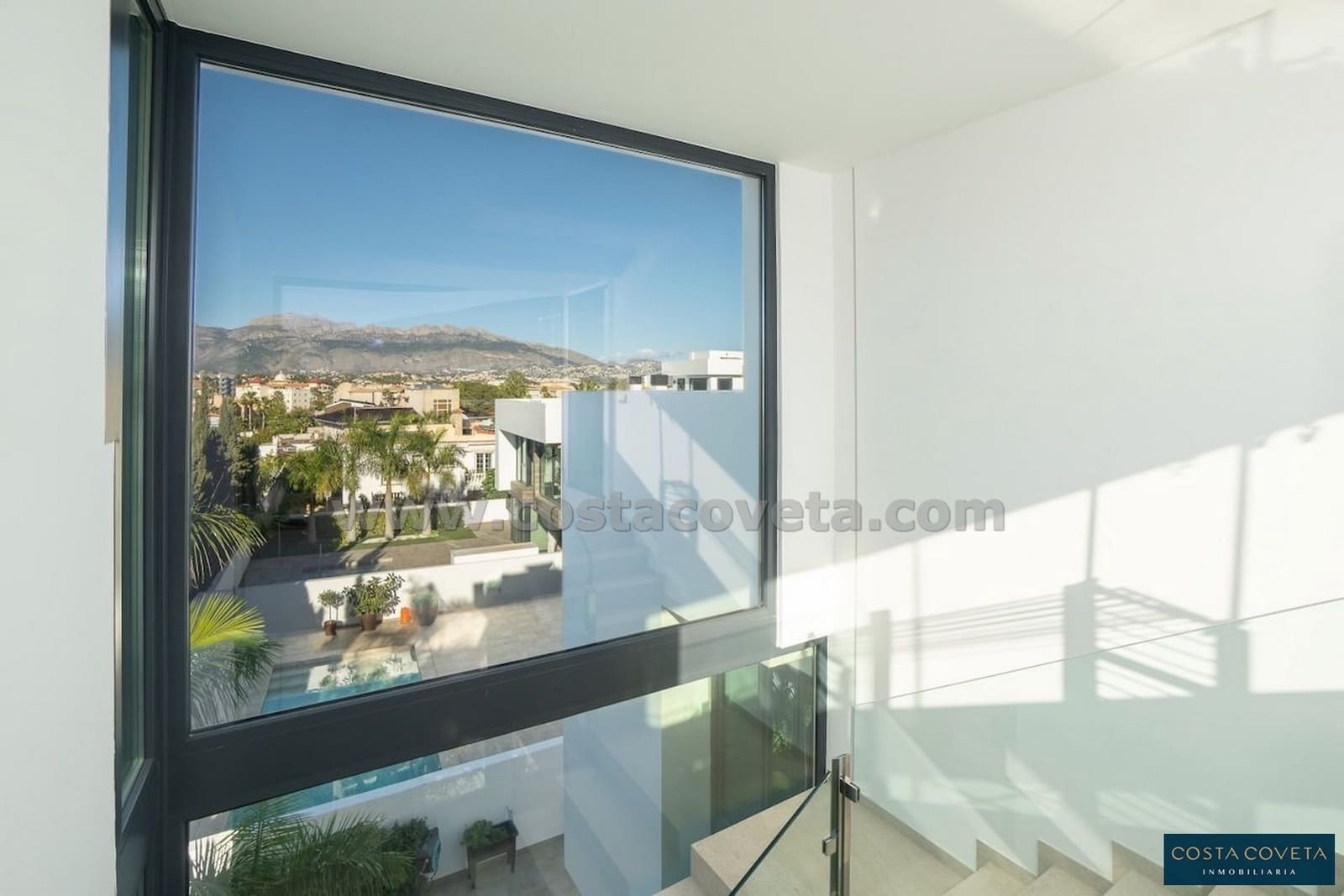 4 bedroom Villa for sale in Albir with pool garage - € 1,675,000 (Ref: 9462603)