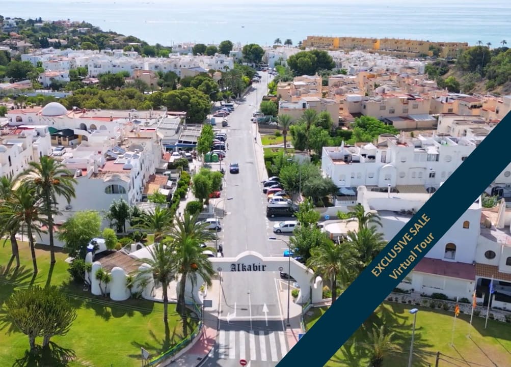 3 bedroom Semi-detached Villa for sale in El Campello with pool - € 357,500 (Ref: 9462607)