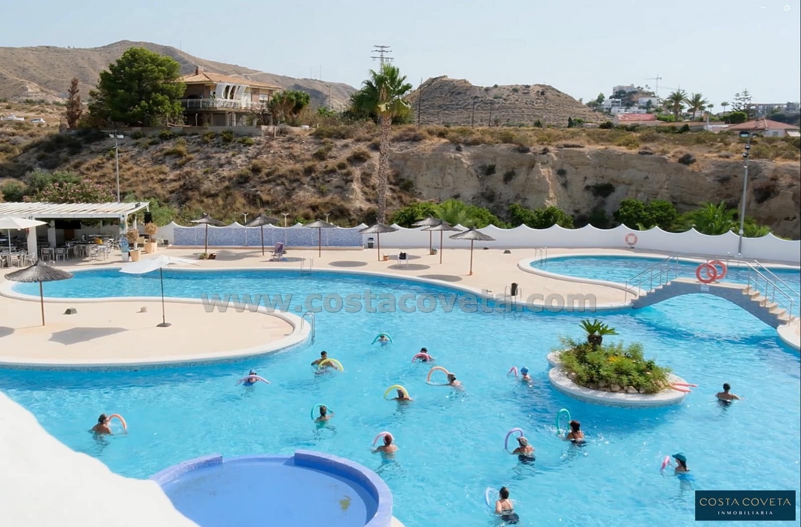 3 bedroom Semi-detached Villa for sale in El Campello with pool - € 357,500 (Ref: 9462607)