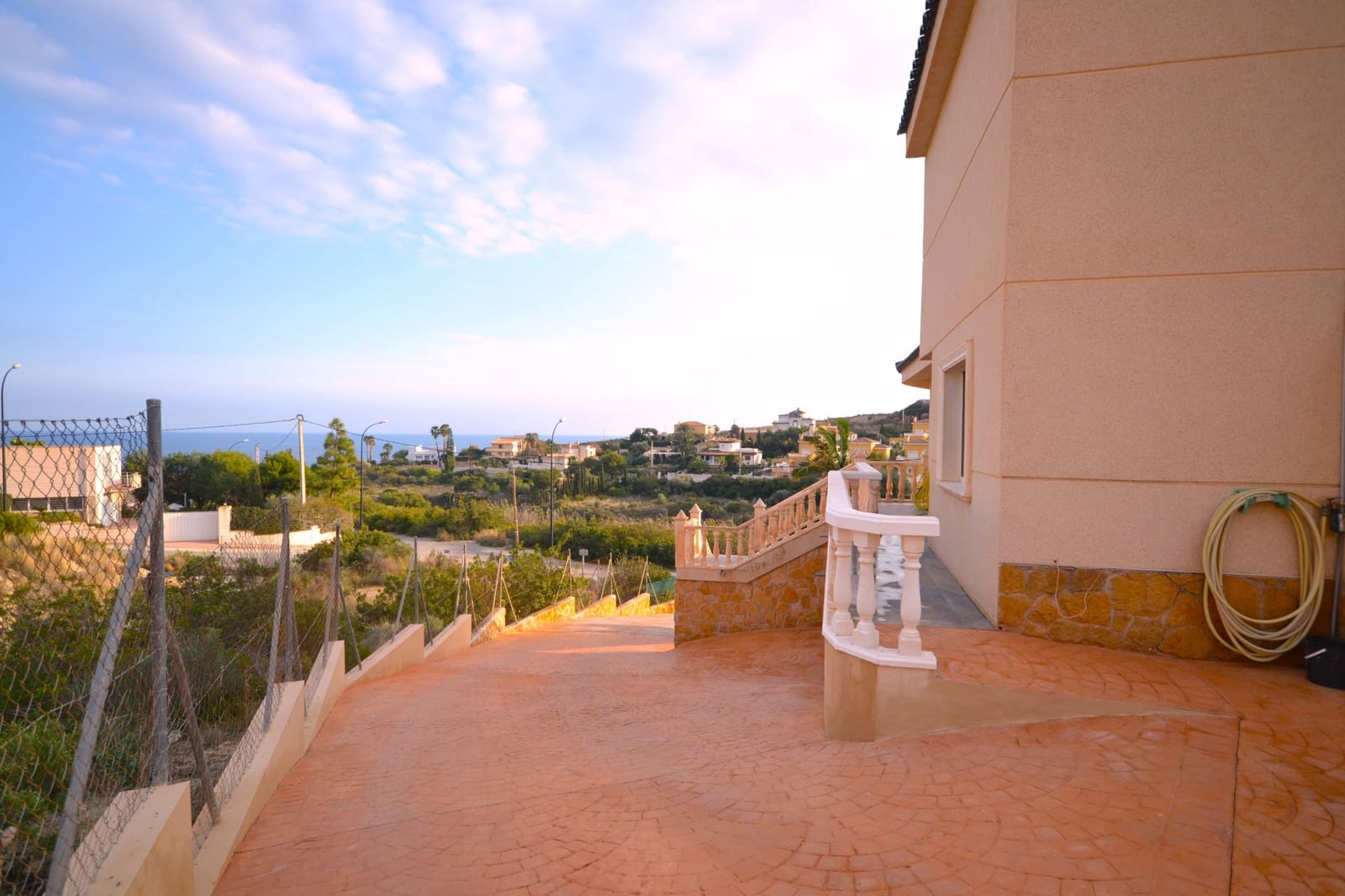 3 bedroom Villa for sale in El Campello with pool garage - € 595,000 (Ref: 9462608)