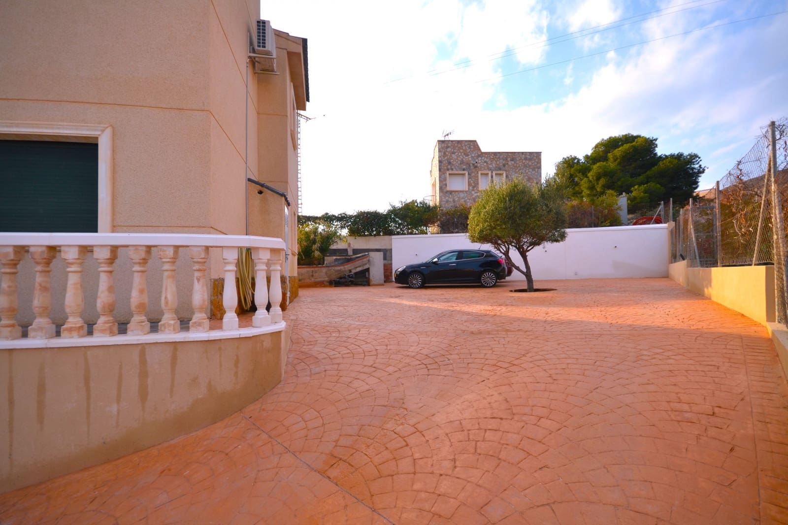 3 bedroom Villa for sale in El Campello with pool garage - € 595,000 (Ref: 9462608)
