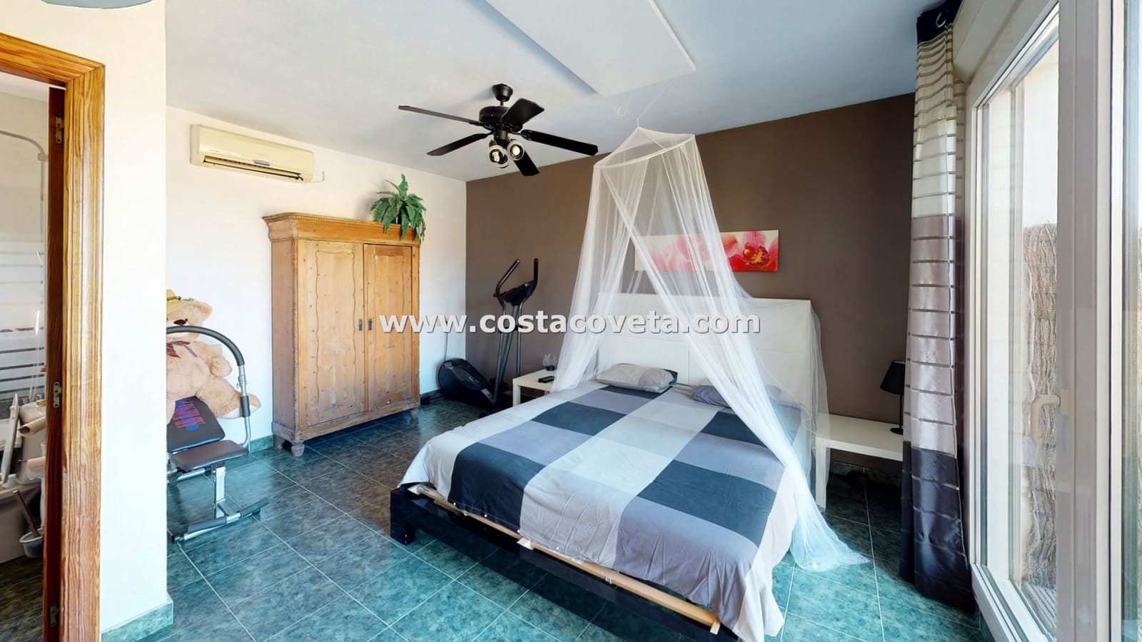 3 bedroom Villa for sale in El Campello with pool garage - € 595,000 (Ref: 9462608)