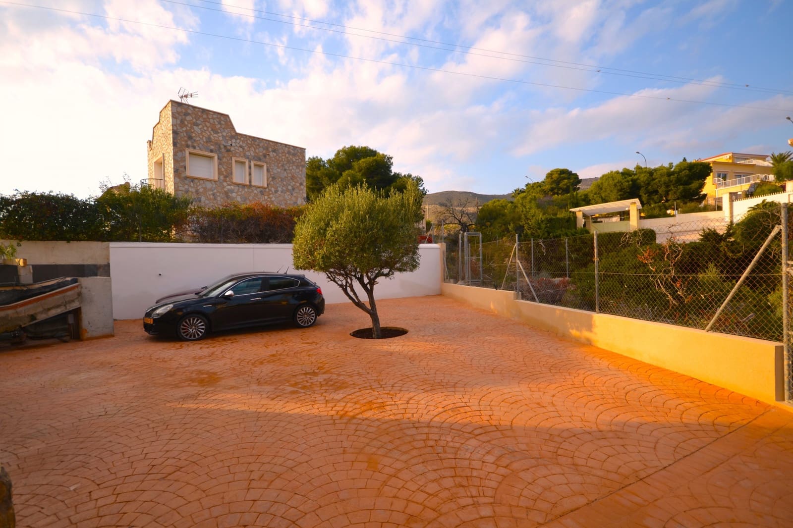 3 bedroom Villa for sale in El Campello with pool garage - € 595,000 (Ref: 9462608)