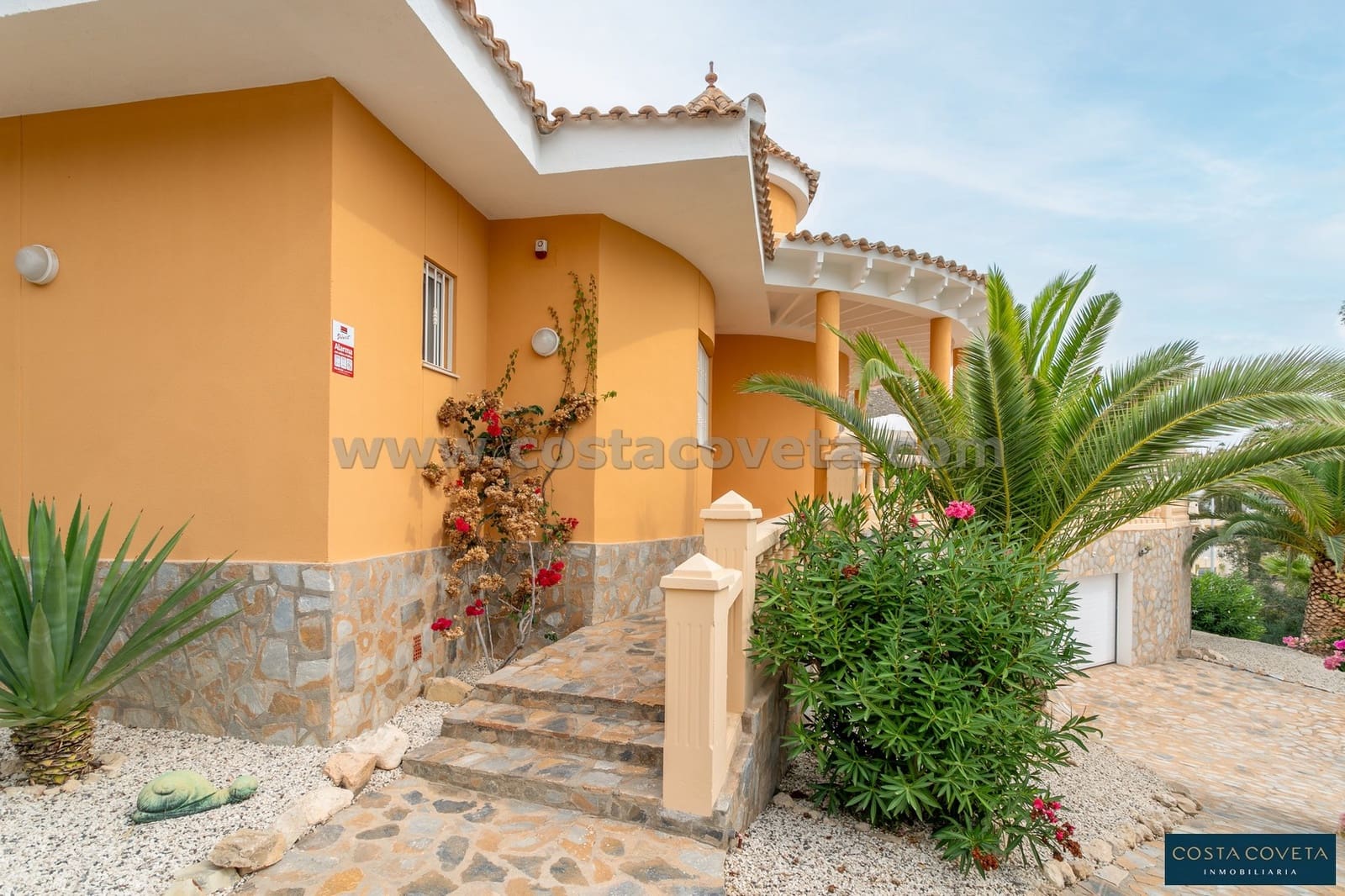3 bedroom Villa for sale in Coveta Fuma with pool garage - € 649,000 (Ref: 9462612)