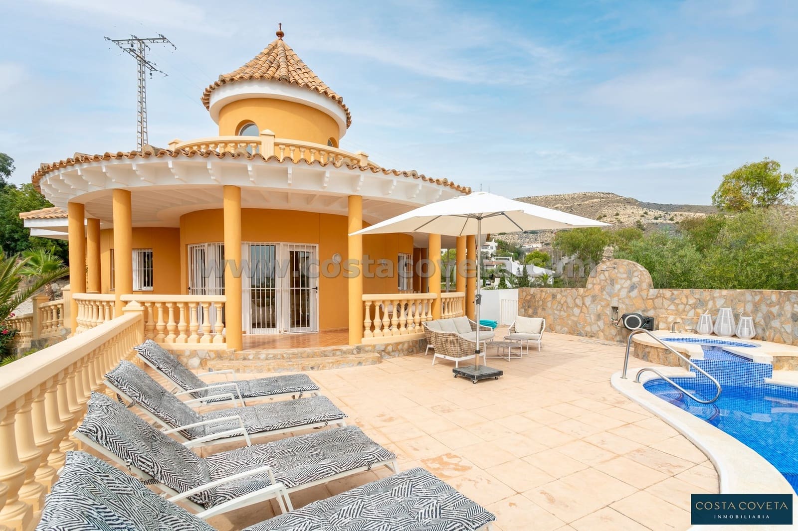 3 bedroom Villa for sale in Coveta Fuma with pool garage - € 649,000 (Ref: 9462612)