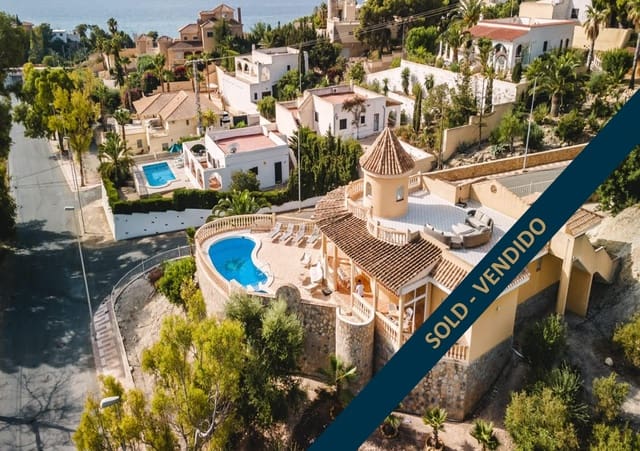 Chalet de 3 habitaciones en Coveta Fuma, El Campello en venta con piscina garaje - 649.000 € (Ref: 9462612)