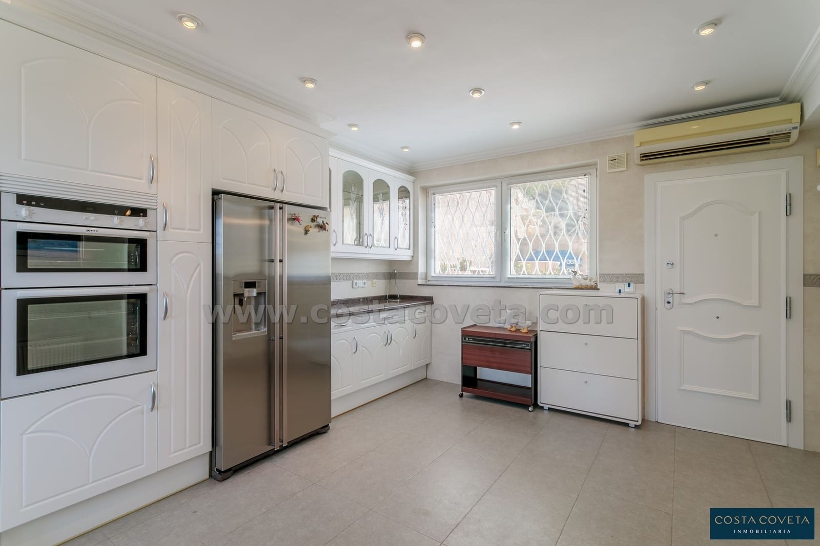 5 bedroom Villa for sale in Coveta Fuma with pool garage - € 1,600,000 (Ref: 9462615)