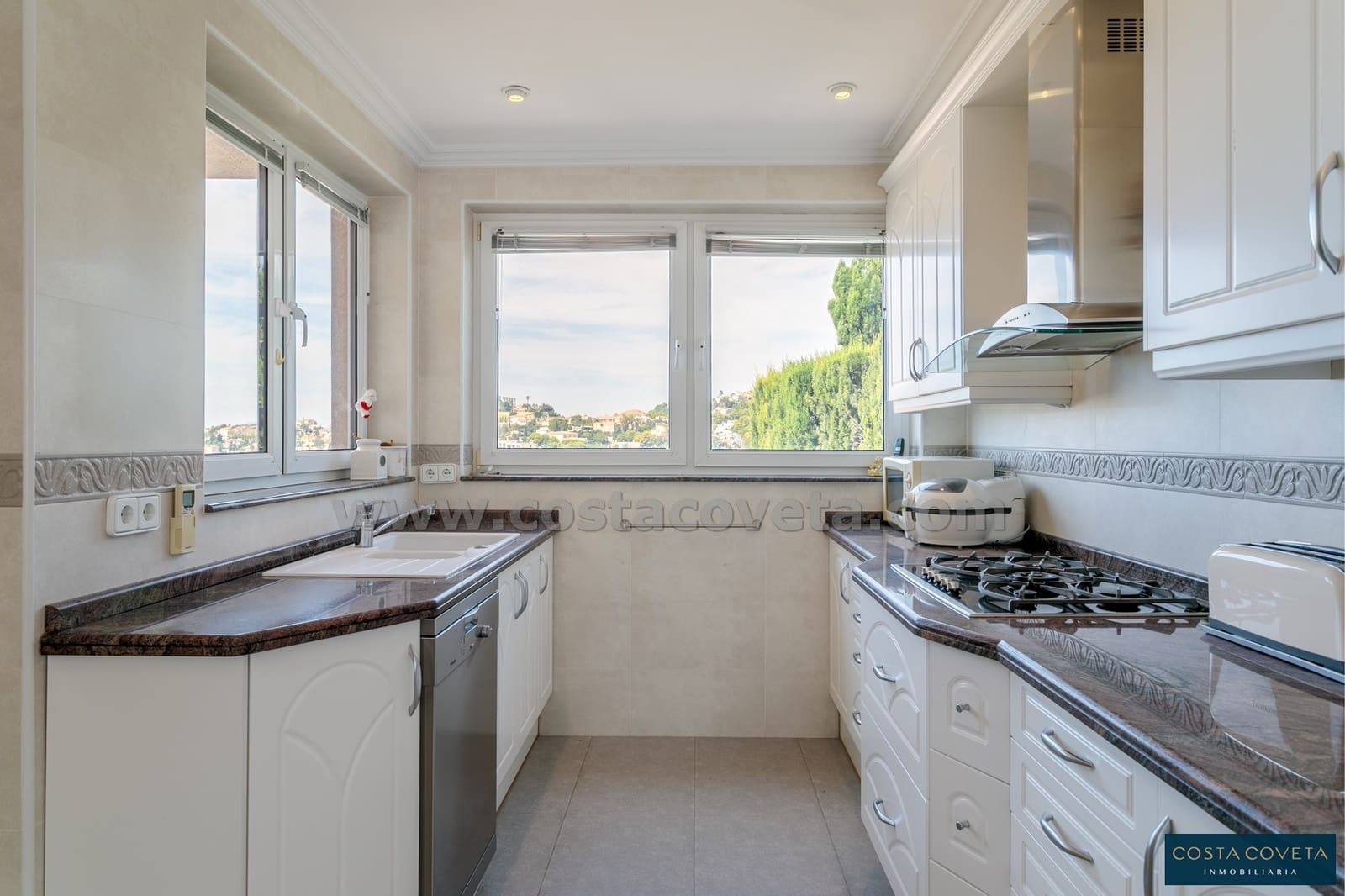 5 bedroom Villa for sale in Coveta Fuma with pool garage - € 1,600,000 (Ref: 9462615)