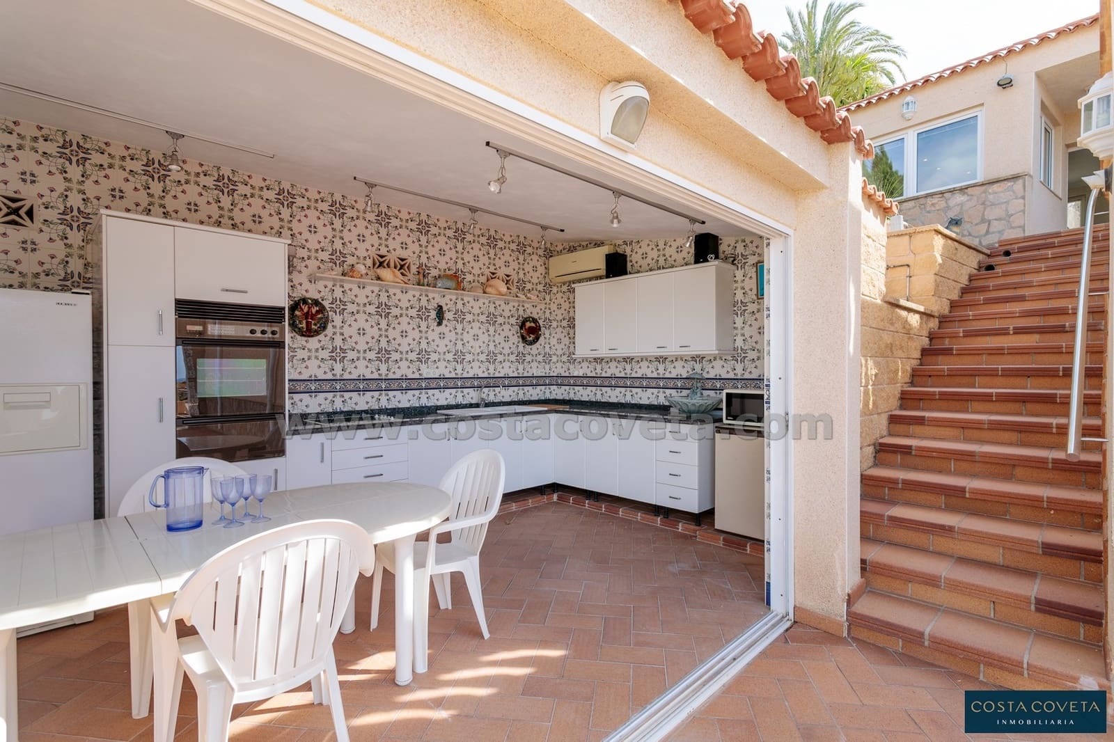 5 bedroom Villa for sale in Coveta Fuma with pool garage - € 1,600,000 (Ref: 9462615)