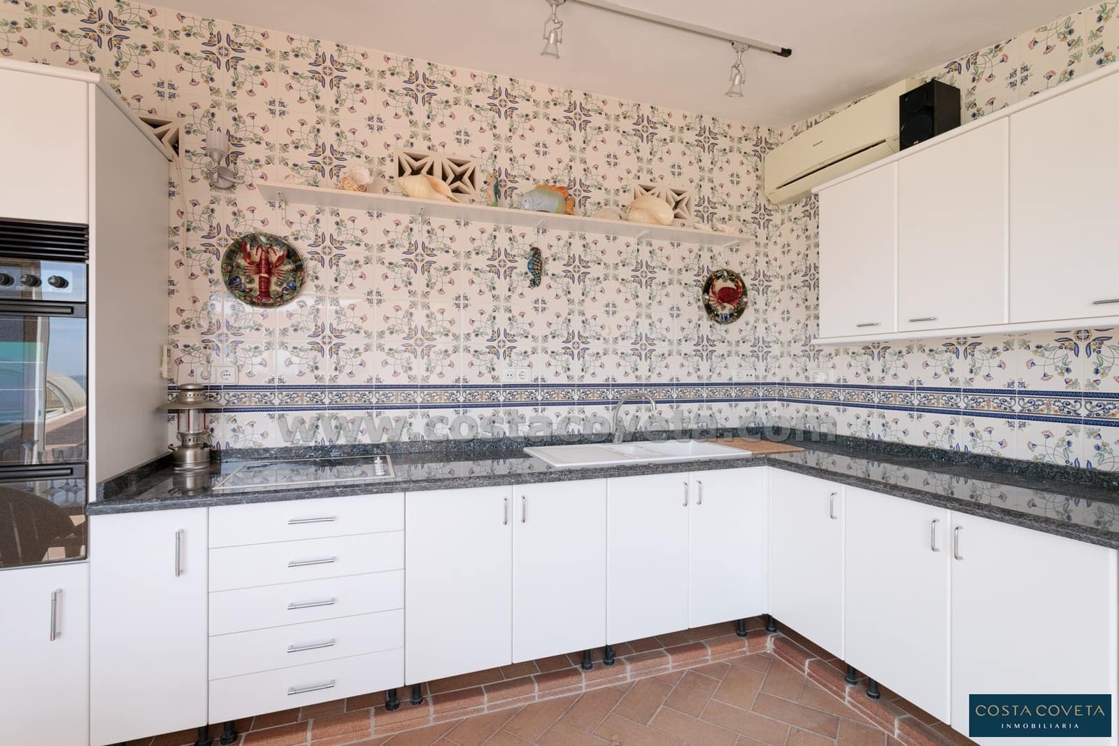 5 bedroom Villa for sale in Coveta Fuma with pool garage - € 1,600,000 (Ref: 9462615)