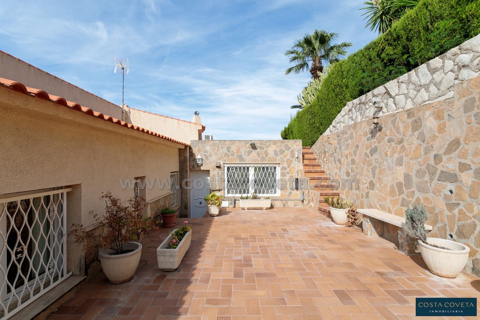 5 bedroom Villa for sale in Coveta Fuma with pool garage - € 1,600,000 (Ref: 9462615)