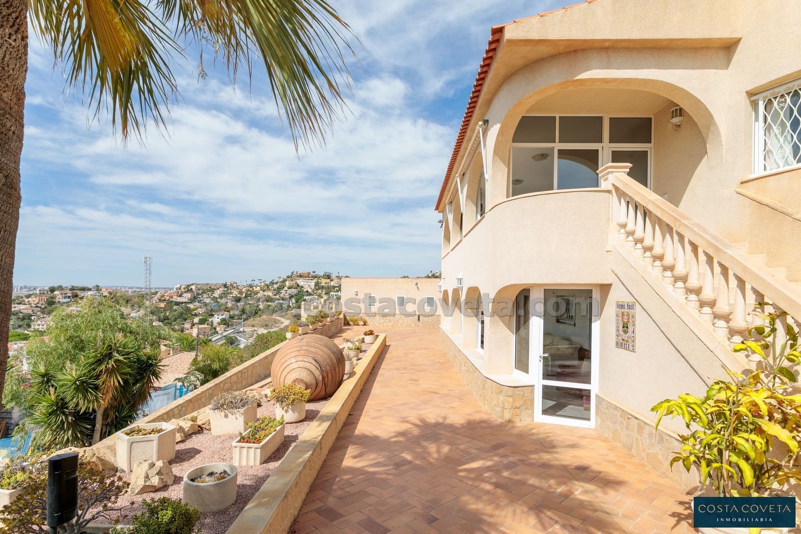 5 bedroom Villa for sale in Coveta Fuma with pool garage - € 1,600,000 (Ref: 9462615)