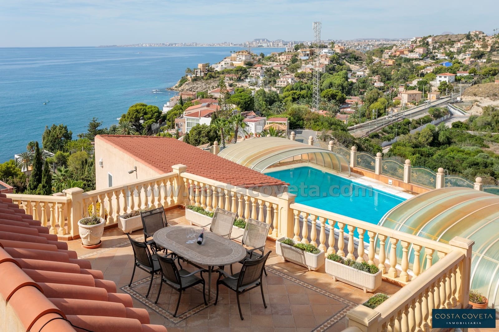 5 bedroom Villa for sale in Coveta Fuma with pool garage - € 1,600,000 (Ref: 9462615)