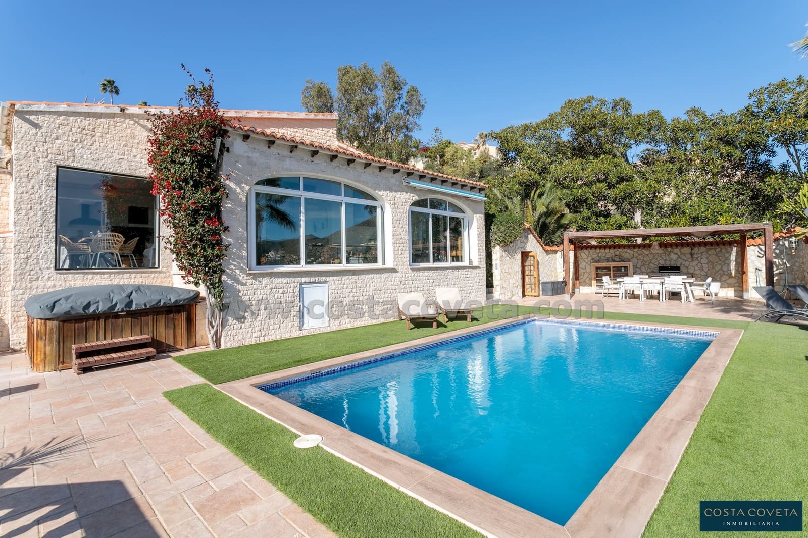 3 bedroom Villa for sale in Coveta Fuma with pool garage - € 795,000 (Ref: 9462618)