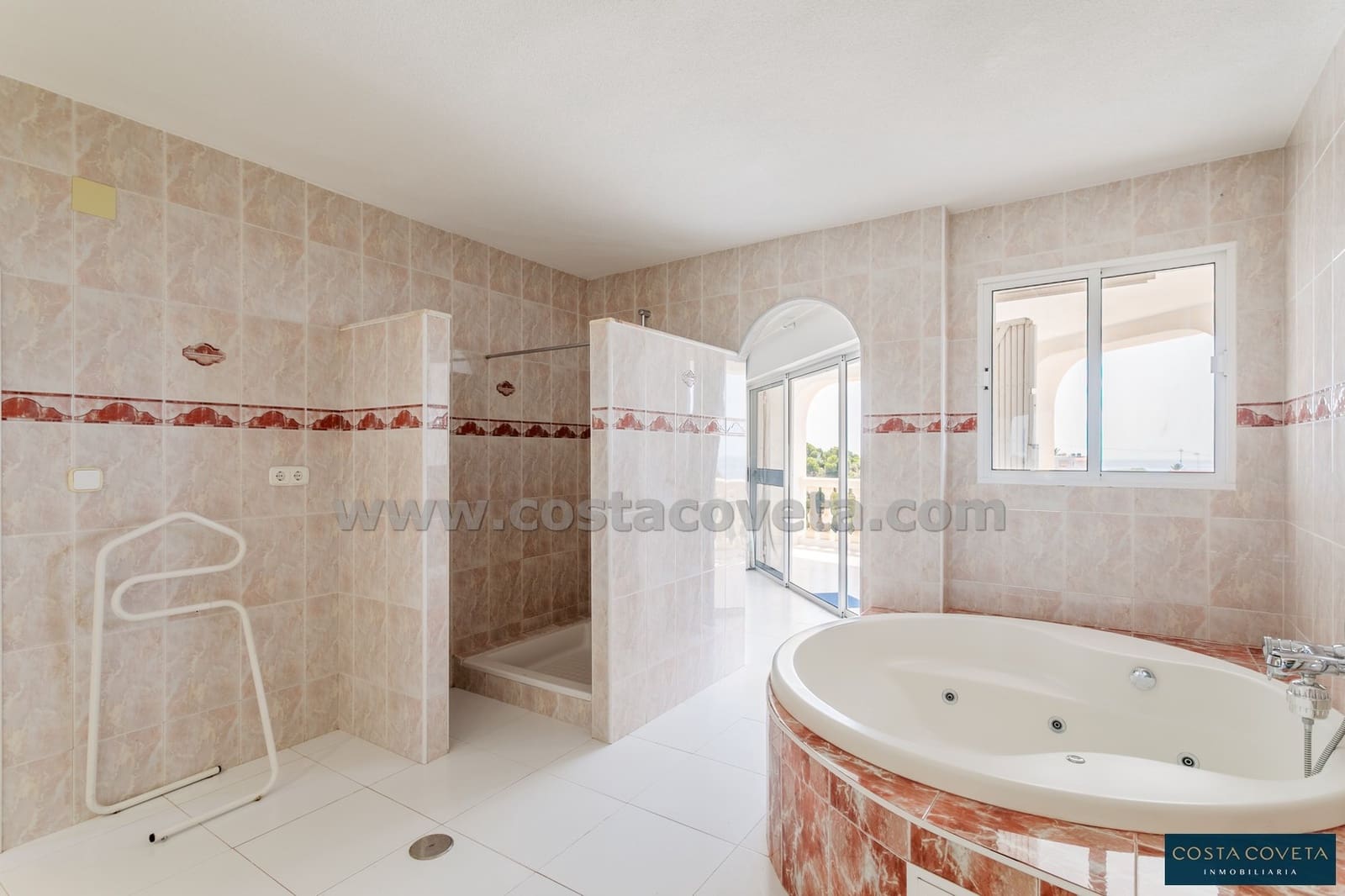 4 bedroom Villa for sale in Coveta Fuma with pool garage - € 675,000 (Ref: 9462619)