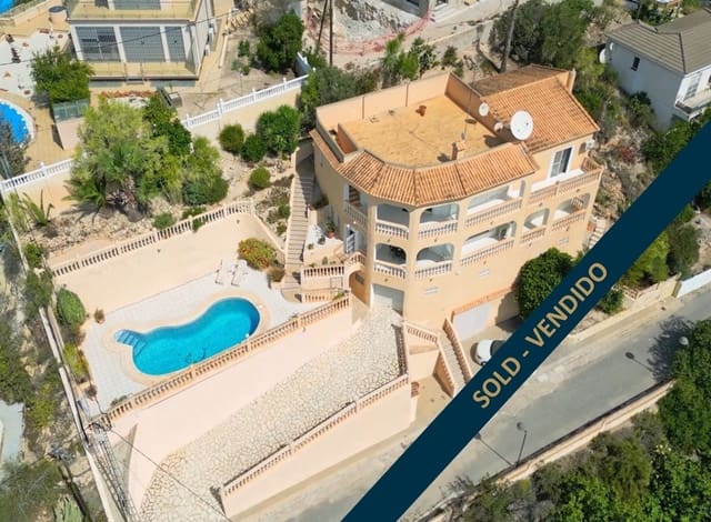 4 slaapkamer Villa te koop in Coveta Fuma, El Campello met zwembad garage - € 675.000 (Ref: 9462619)