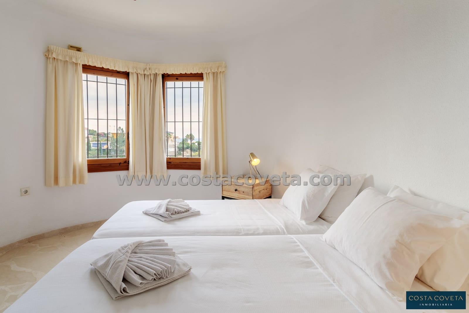 2 bedroom Villa for sale in Coveta Fuma with garage - € 475,000 (Ref: 9462621)