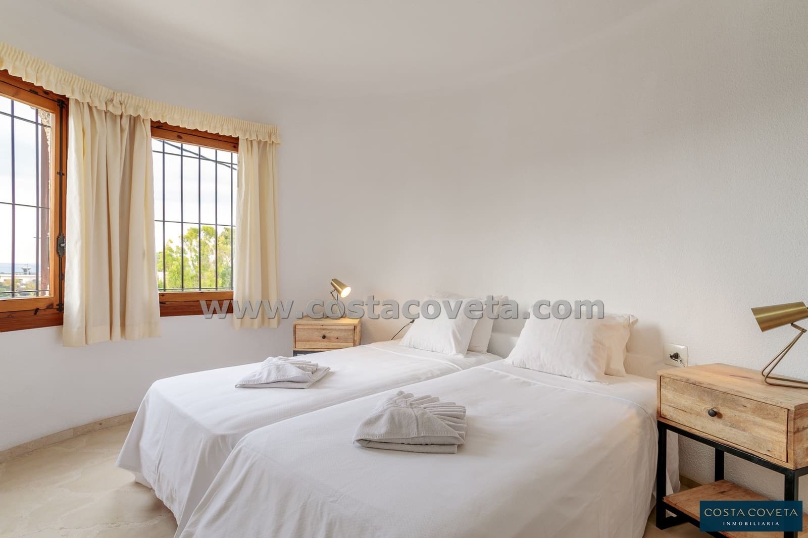 2 bedroom Villa for sale in Coveta Fuma with garage - € 475,000 (Ref: 9462621)