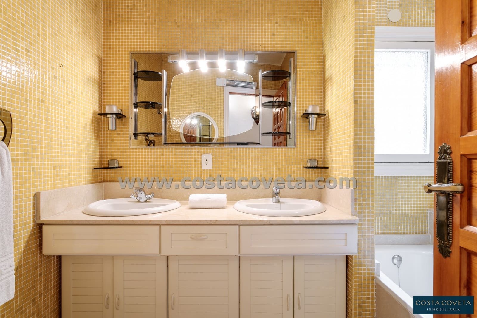 2 bedroom Villa for sale in Coveta Fuma with garage - € 475,000 (Ref: 9462621)