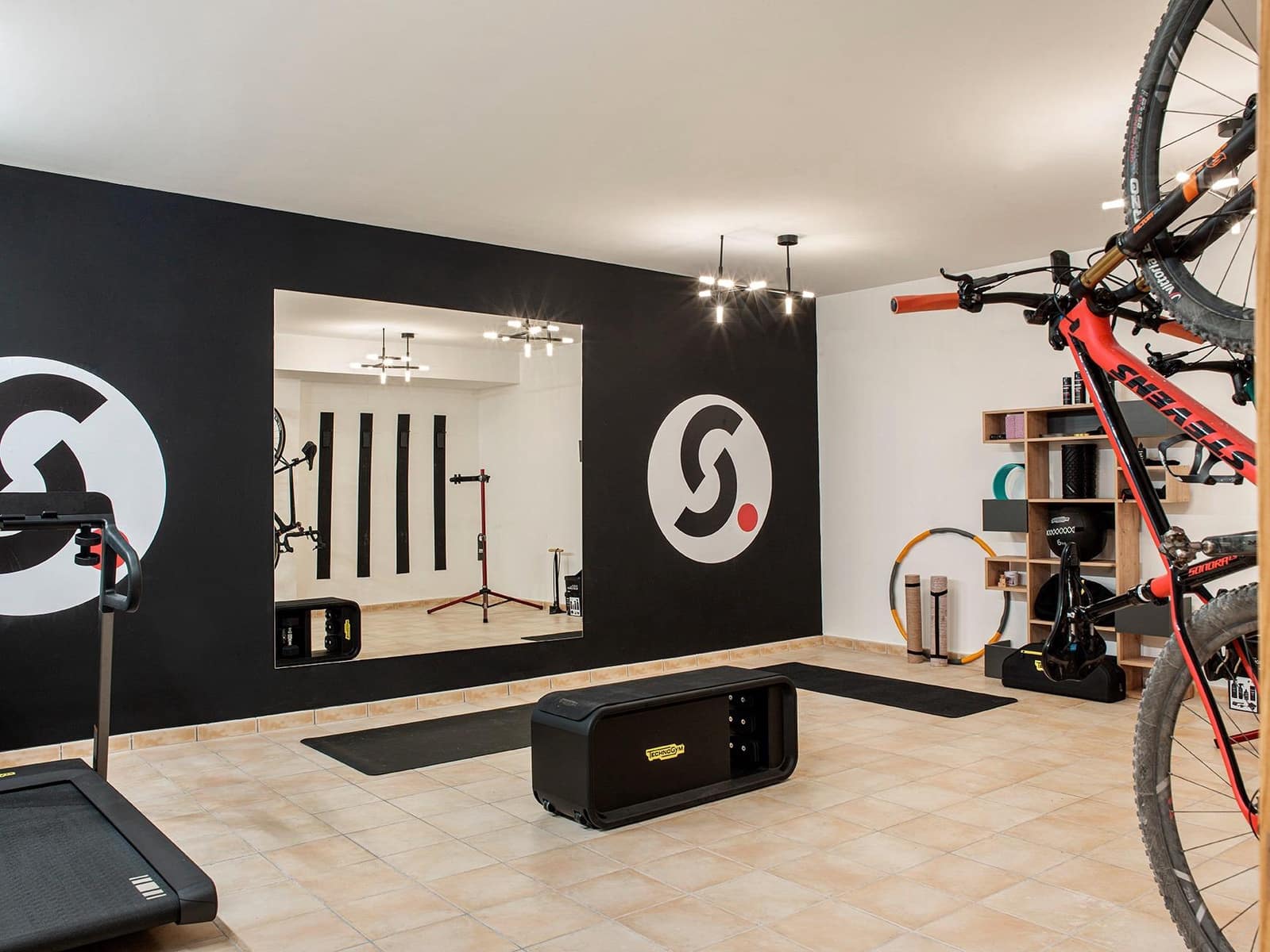 5 bedroom Villa for sale in Calpe / Calp with pool garage - € 1,490,000 (Ref: 10030642)