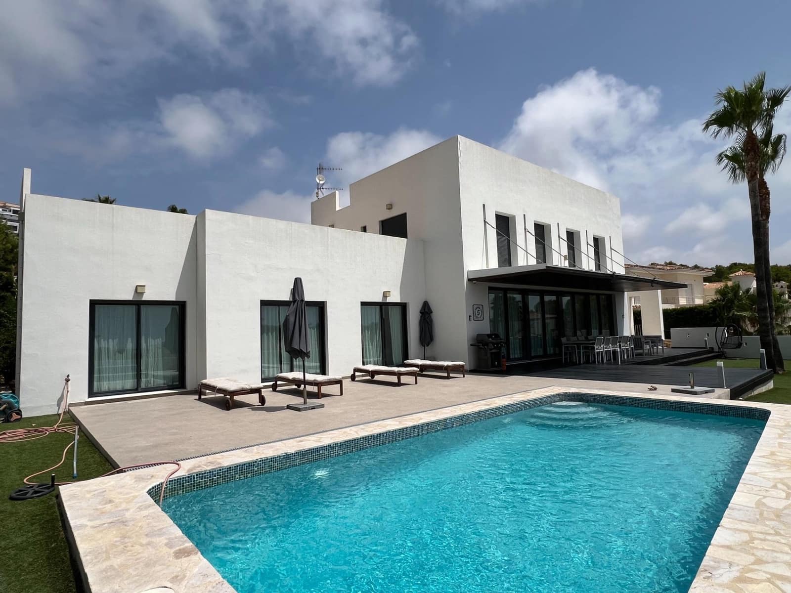5 bedroom Villa for sale in Calpe / Calp with pool garage - € 1,490,000 (Ref: 10030642)