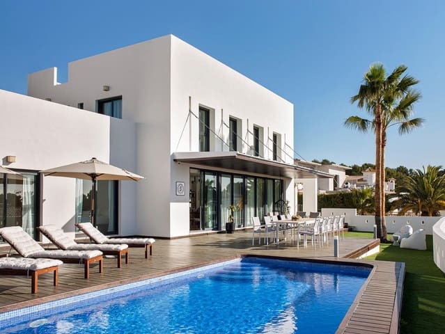 5 bedroom Villa for sale in Calpe / Calp with pool garage - € 1,490,000 (Ref: 10030642)