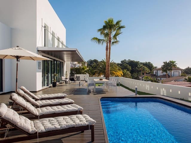 5 bedroom Villa for sale in Calpe / Calp with pool garage - € 1,490,000 (Ref: 10030642)
