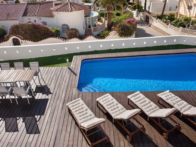 5 bedroom Villa for sale in Calpe / Calp with pool garage - € 1,490,000 (Ref: 10030642)