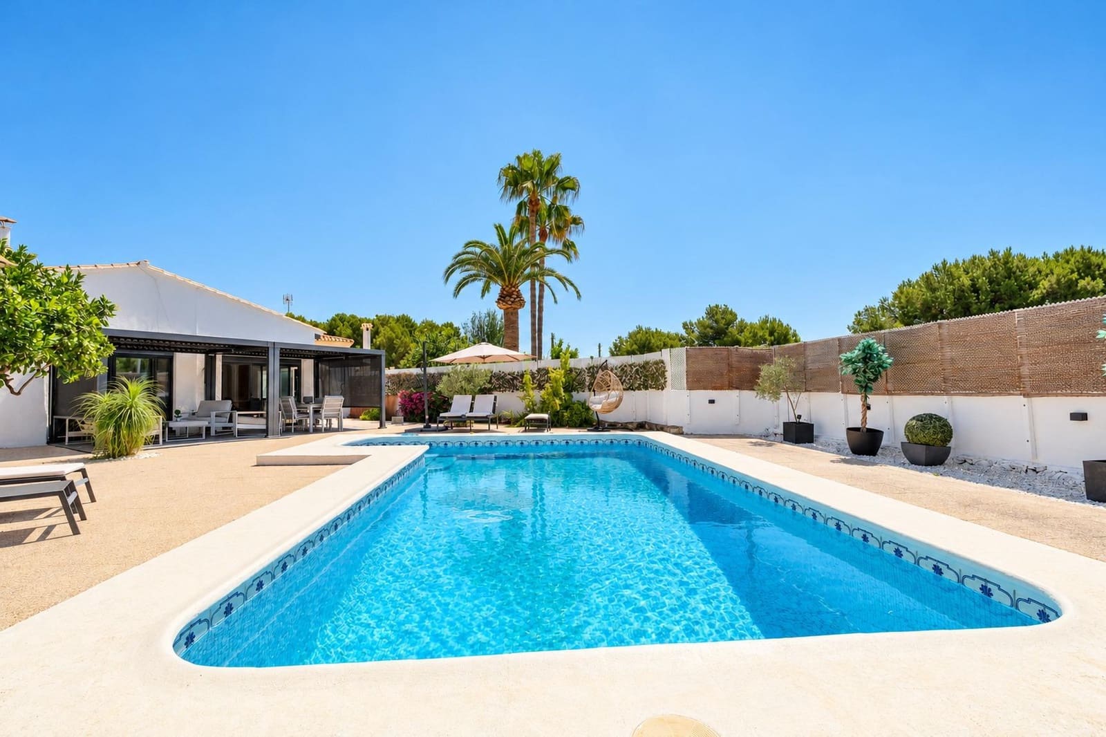 3 bedroom Villa for sale in Calpe / Calp with pool garage - € 639,000 (Ref: 10037499)