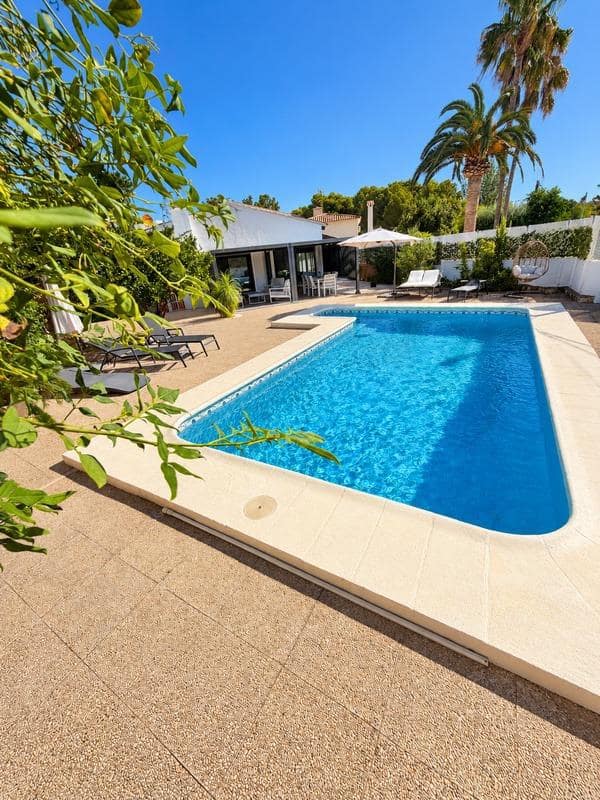 3 bedroom Villa for sale in Calpe / Calp with pool garage - € 639,000 (Ref: 10037499)