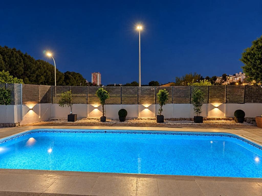 3 bedroom Villa for sale in Calpe / Calp with pool garage - € 639,000 (Ref: 10037499)