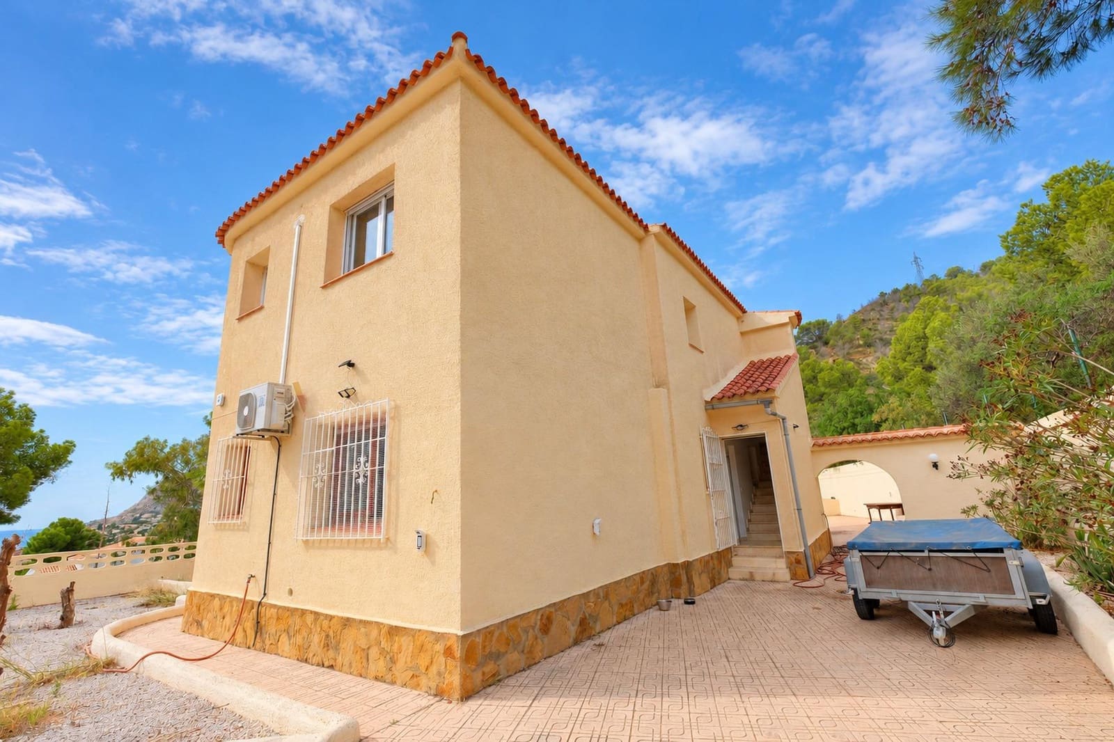 4 bedroom Villa for sale in Calpe / Calp with pool garage - € 710,000 (Ref: 10150390)