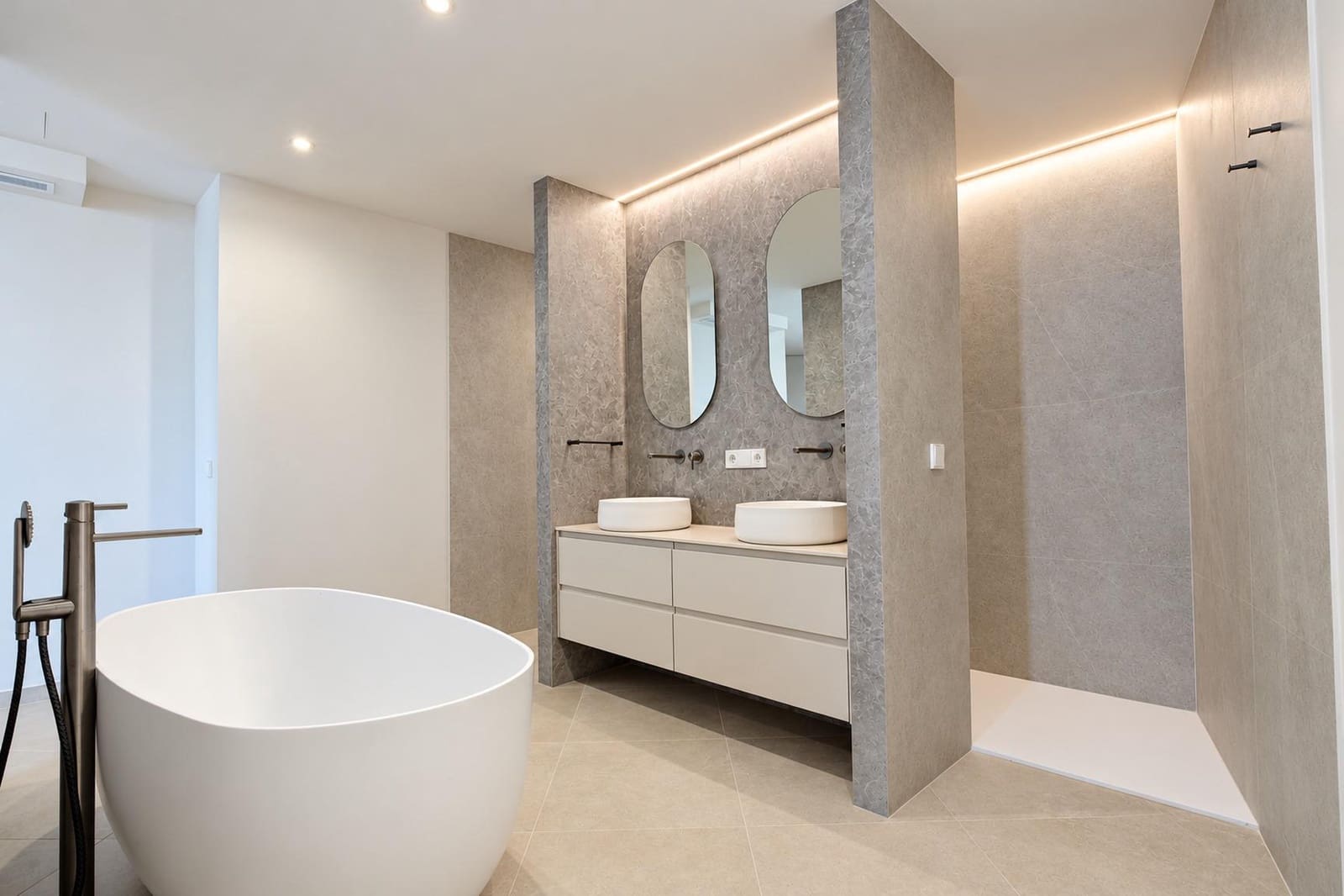 6 chambre Villa/Maison à vendre à Calpe / Calp avec piscine garage - 1 625 000 € (Ref: 10155336)
