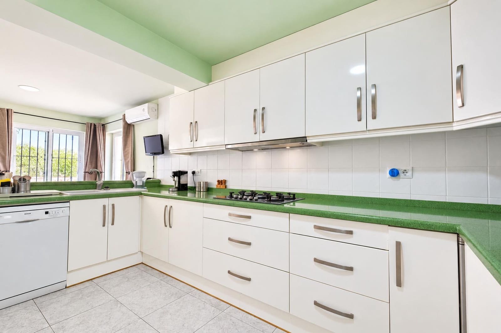 4 chambre Villa/Maison à vendre à Calpe / Calp avec piscine garage - 479 000 € (Ref: 10159780)