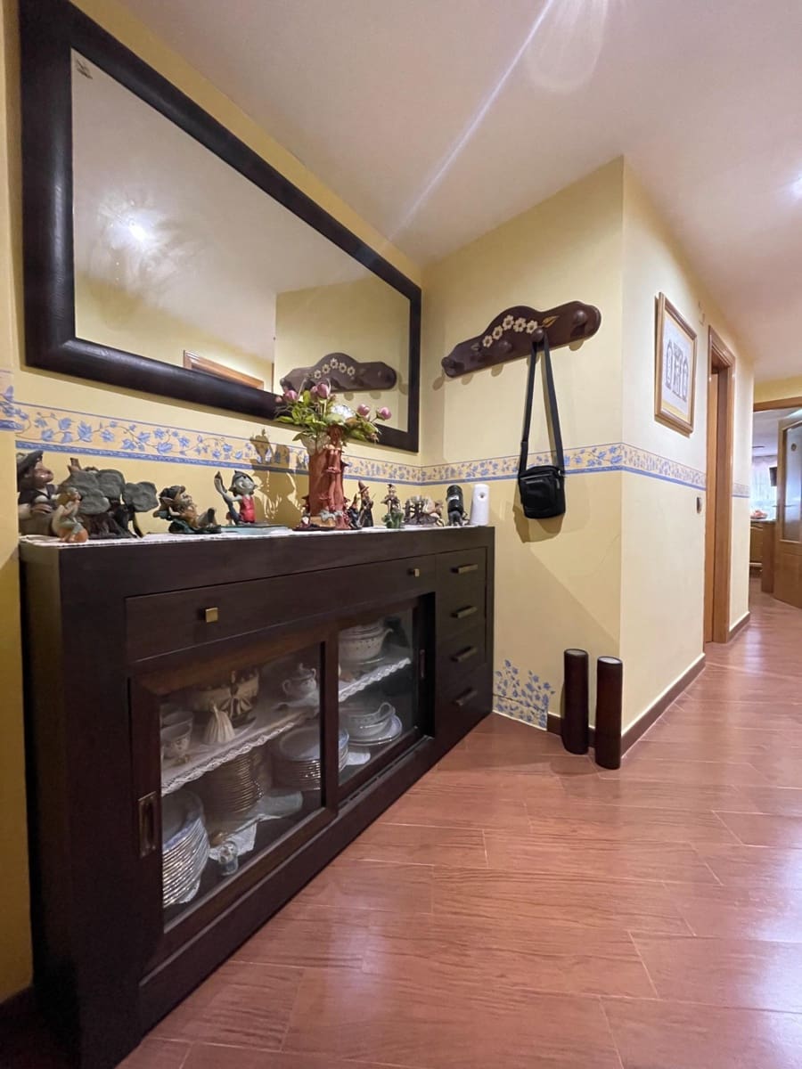 4 bedroom Flat for sale in Calpe / Calp - € 325,000 (Ref: 7617069)