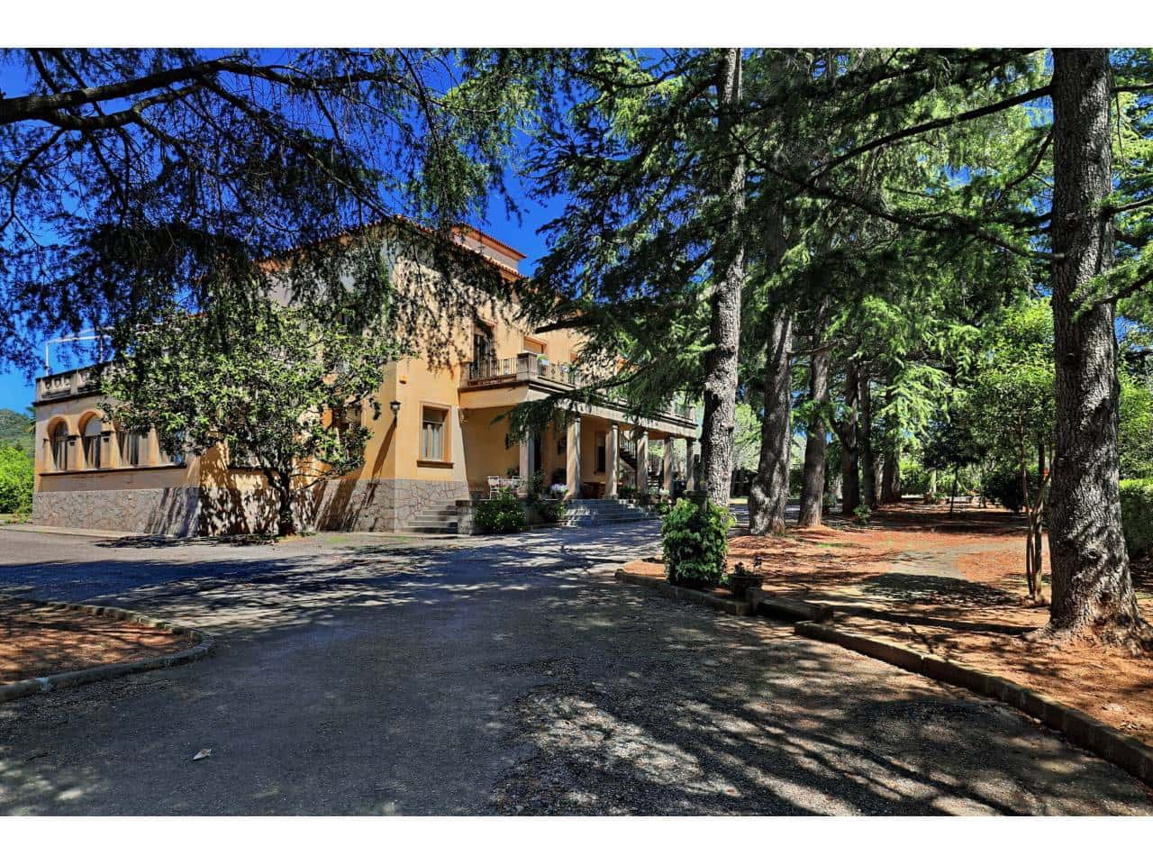 12 sypialnia Willa na sprzedaż w Matadepera z basenem garażem - 1 850 000 € (Ref: 8900738)